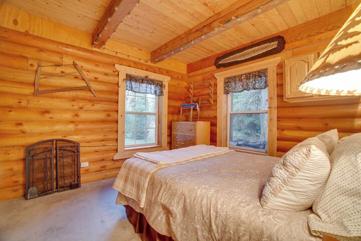 Donnelly Cabin w / Private Deck: Near Lake Cascade!