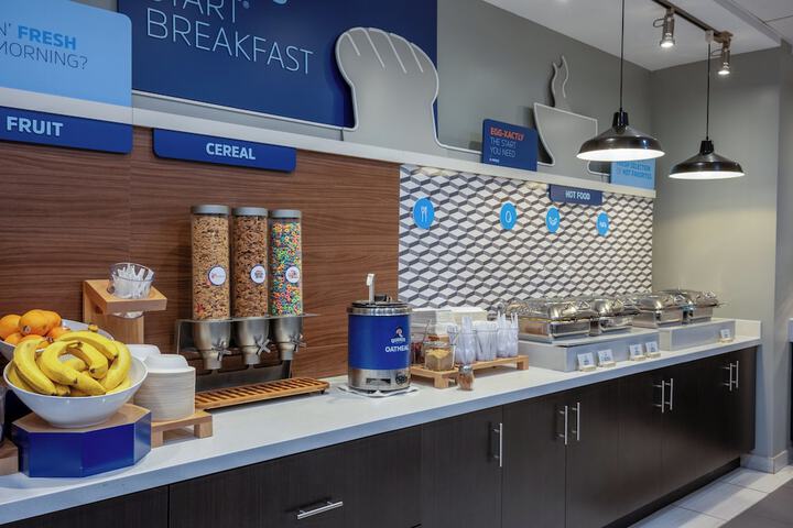 Holiday Inn Express & Suites Gilbert Mesa Gateway Airport by IHG