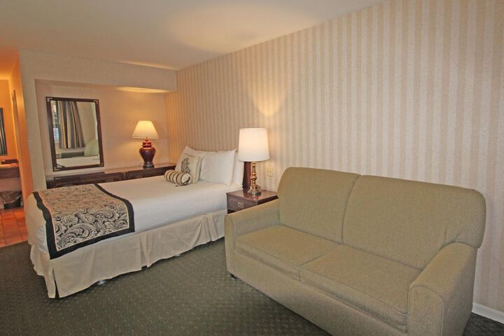 Room 13 of 32