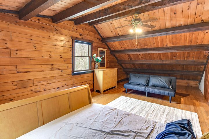 Lock Haven Cabin w / Wood Stove & Mountain View!