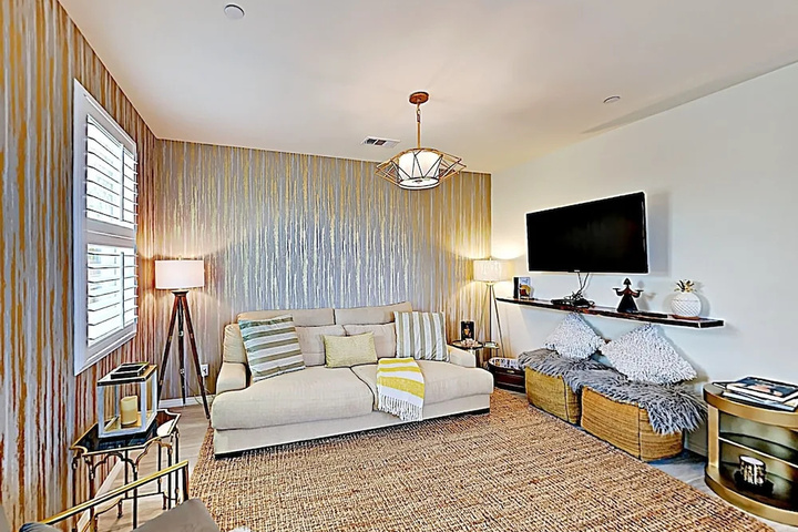 Stunning Beach W / Pool Views, Bar & Arcade 3 Bedroom Condo