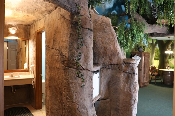 Room 14 of 251