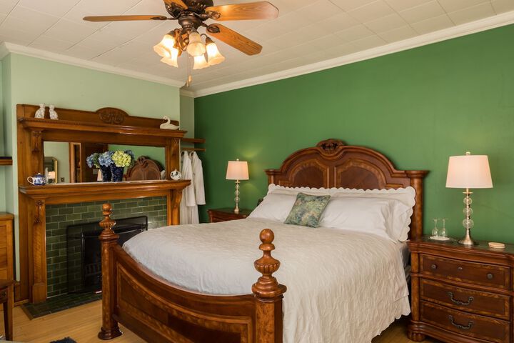 Honeybee Inn Bed & Breakfast