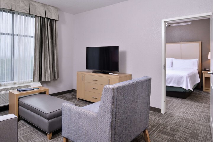 Room 32 of 65