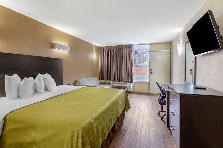 Room 9 of 24