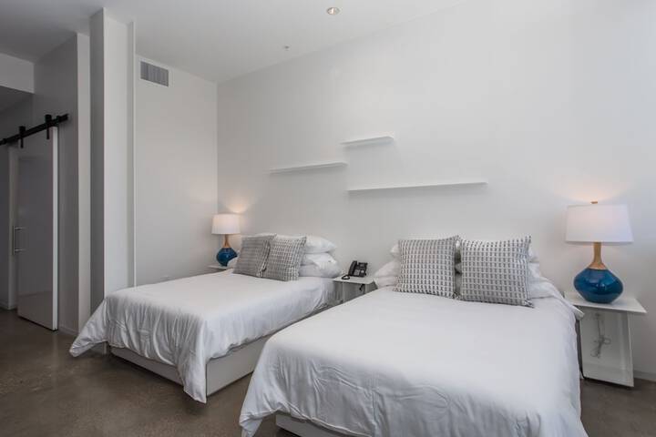 Room 42 of 46