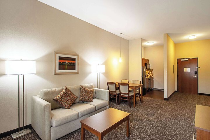 MainStay Suites Madison - Monona