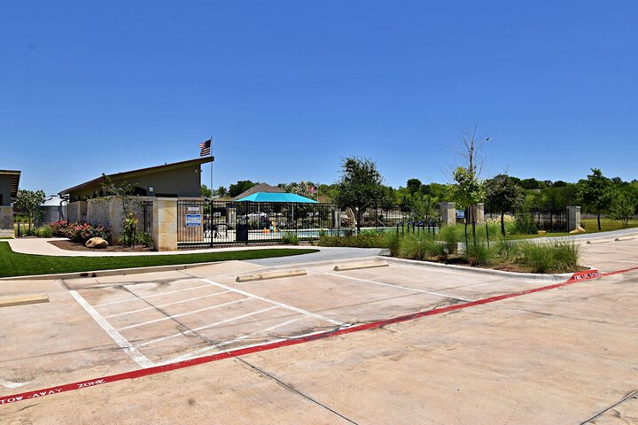 Long-term Stays Family-friendly Communal Pool!