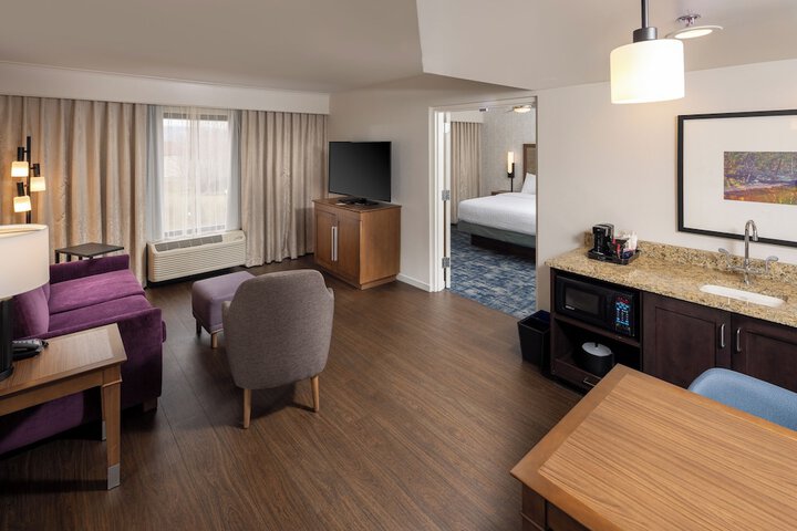 Hampton Inn & Suites Asheville Airport