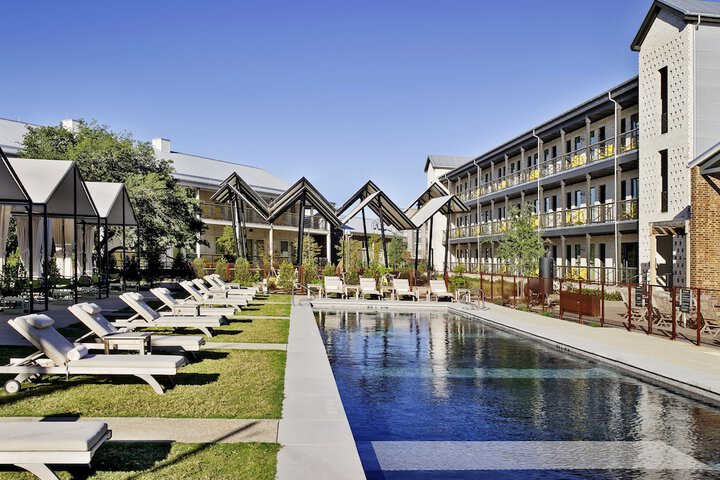 Cavalry Court by Valencia Hotel Collection