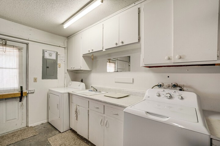 Englewood Home on Canal: Boat to Lemon Bay!