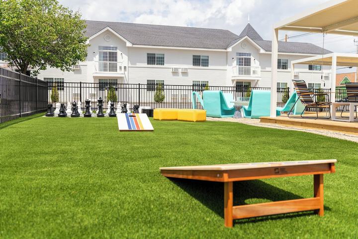 Driftaway Hotel and Pool