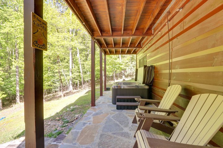 Private Ellijay Cabin w / Hot Tub & Amenities!