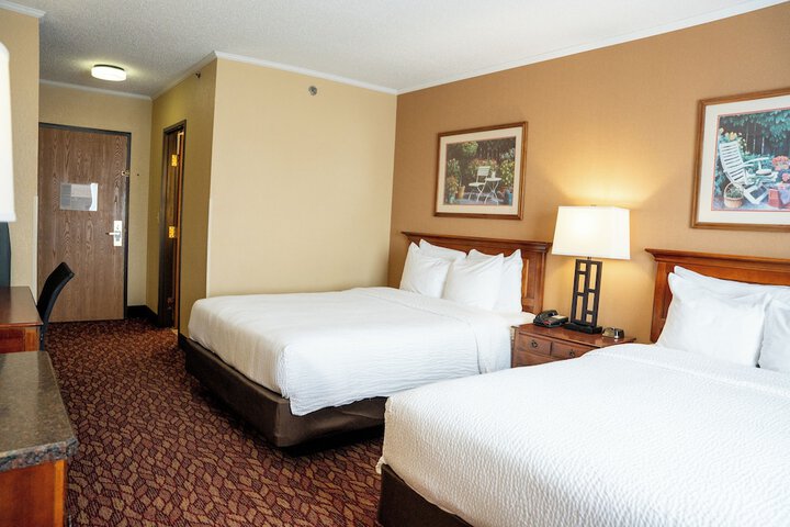 Coshocton Village Inn and Suites