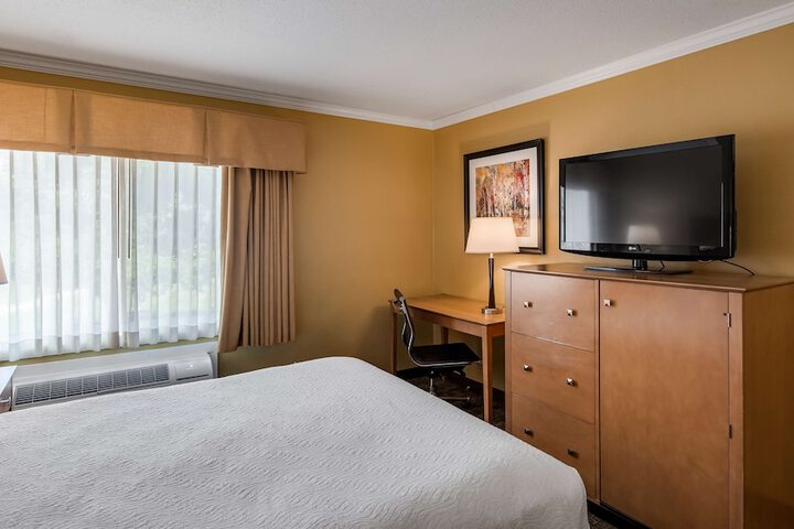 Best Western Plus Windjammer Inn & Conference Center
