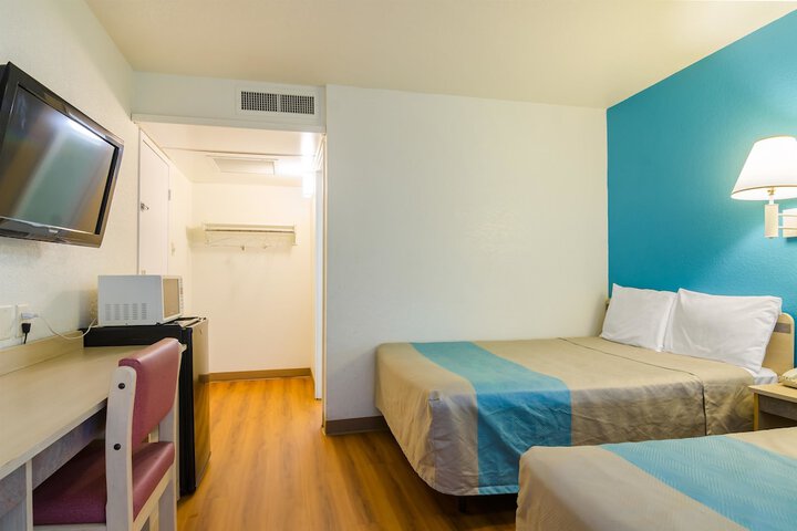 Room 27 of 33