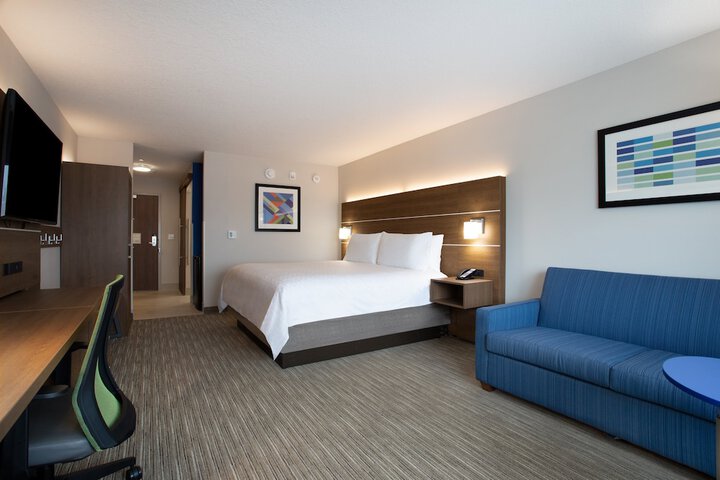 Holiday Inn Express & Suites Deland South by IHG