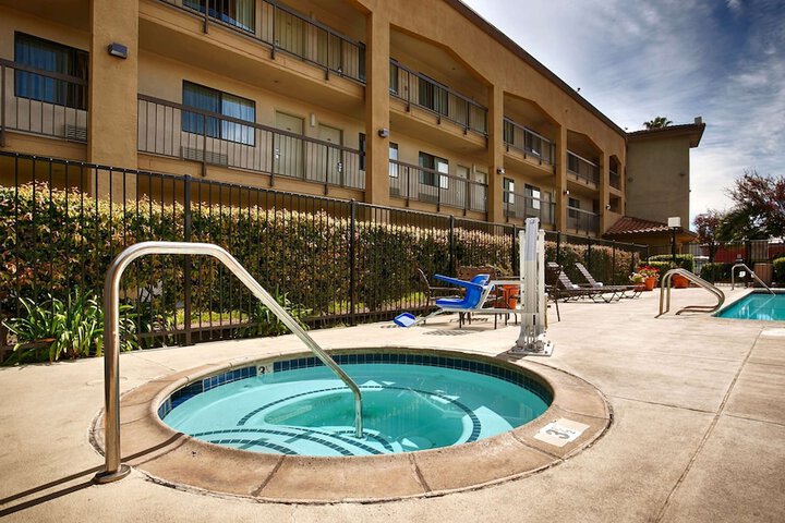 Pool 4 of 22