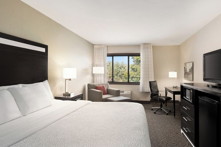 Room 26 of 40