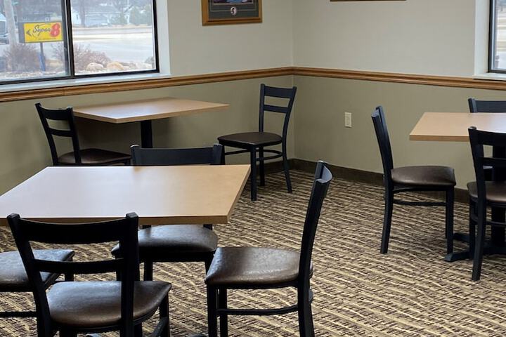 Super 8 by Wyndham Oelwein