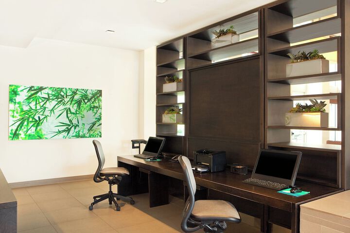 Business Center 34 of 35