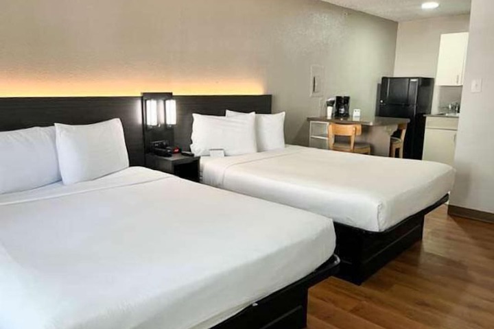 Room 32 of 38