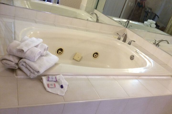 Hot Tub 44 of 46