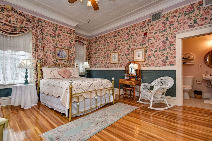 Room 33 of 78