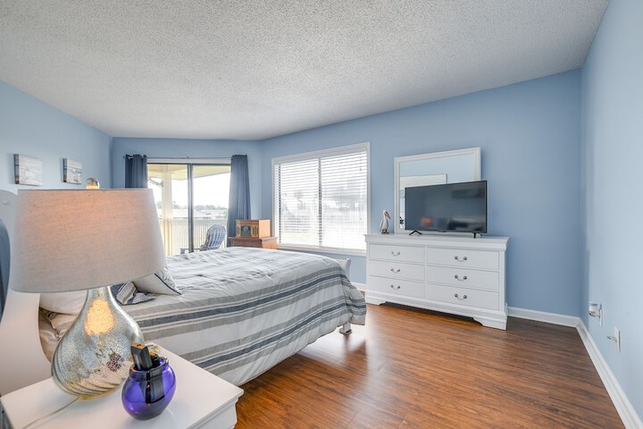 Little River Condo w / Pool Access - Near Beaches!