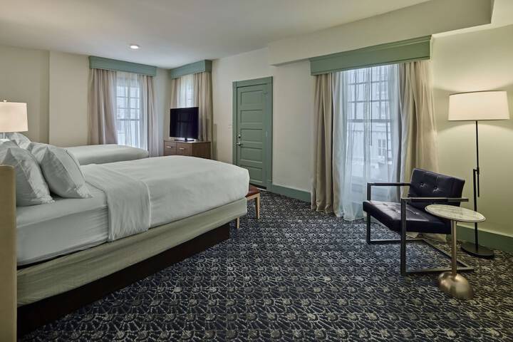 Room 33 of 83
