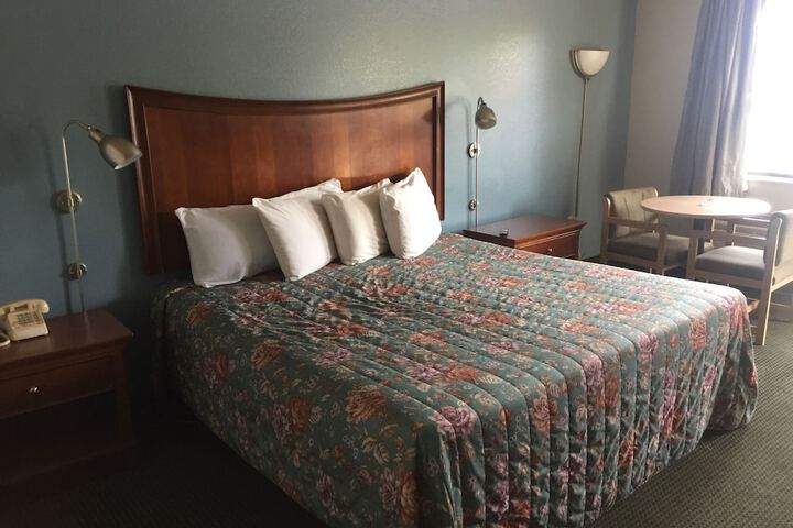 Room 5 of 11