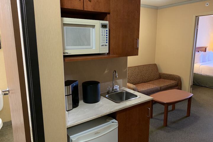Merit Hotel & Suites