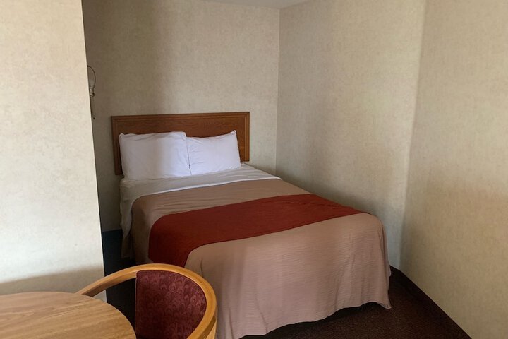 Room 7 of 24