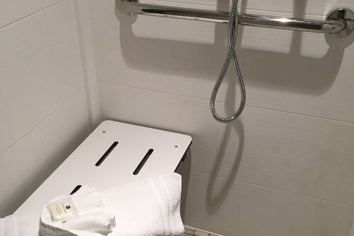 Room 104 of 185