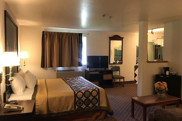 Super 8 by Wyndham Canonsburg / Pittsburgh Area