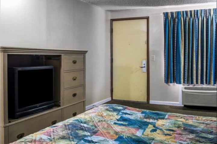 Room 18 of 21