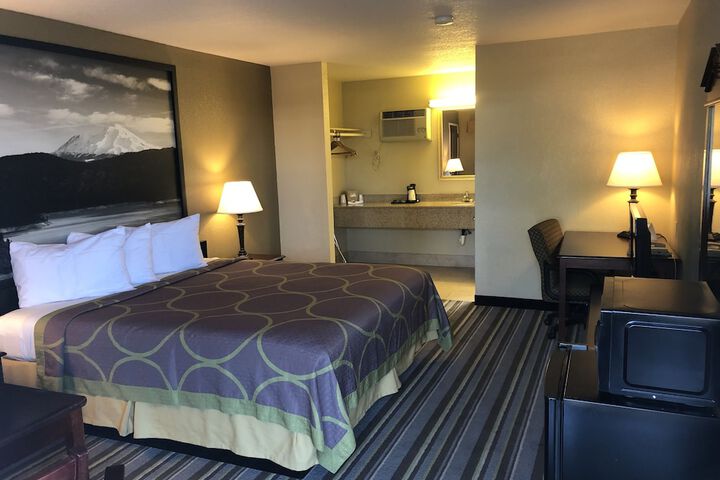 Room 18 of 33