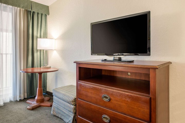 Room 15 of 40