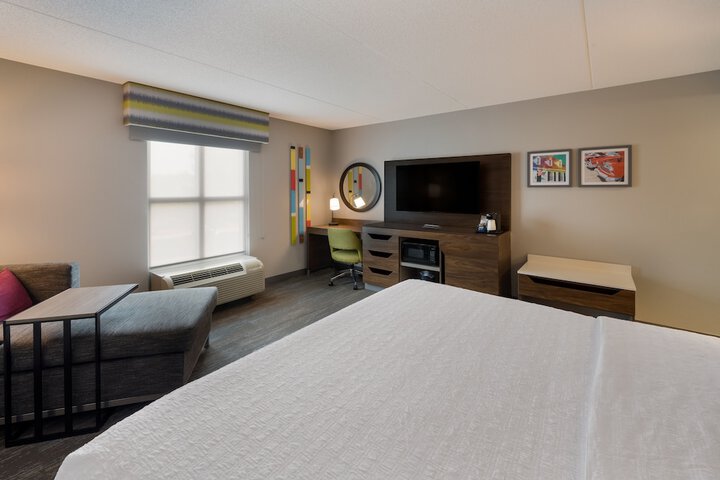 Hampton Inn & Suites Fredericksburg-at Celebrate Virginia