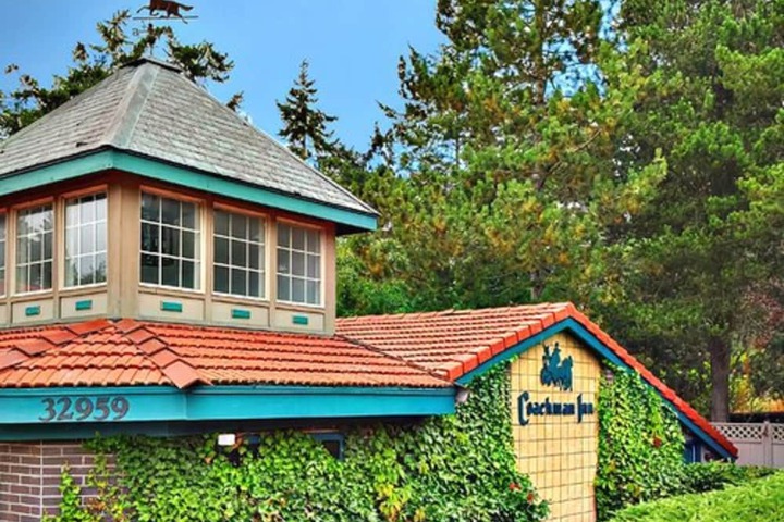 Coachman Inn & Suites