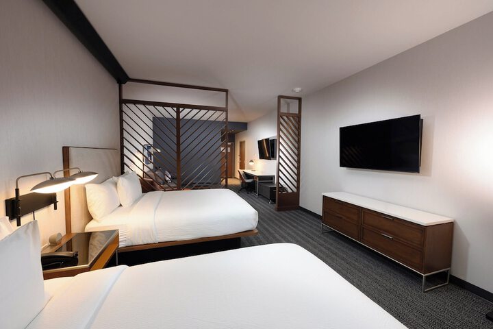 Room 13 of 23