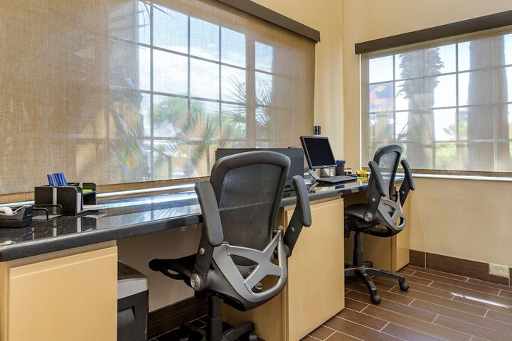 Business Center 33 of 36