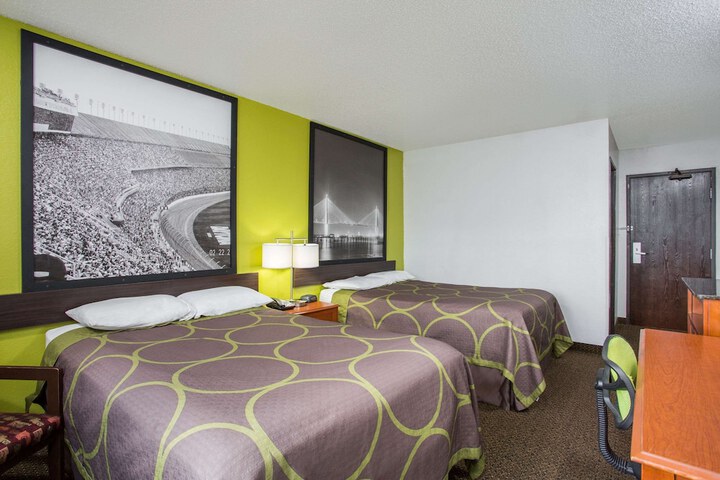 Room 40 of 48
