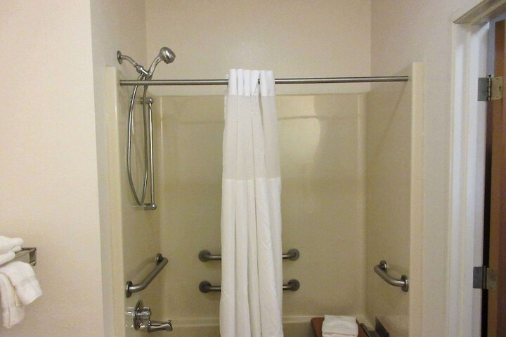 Room 4 of 17