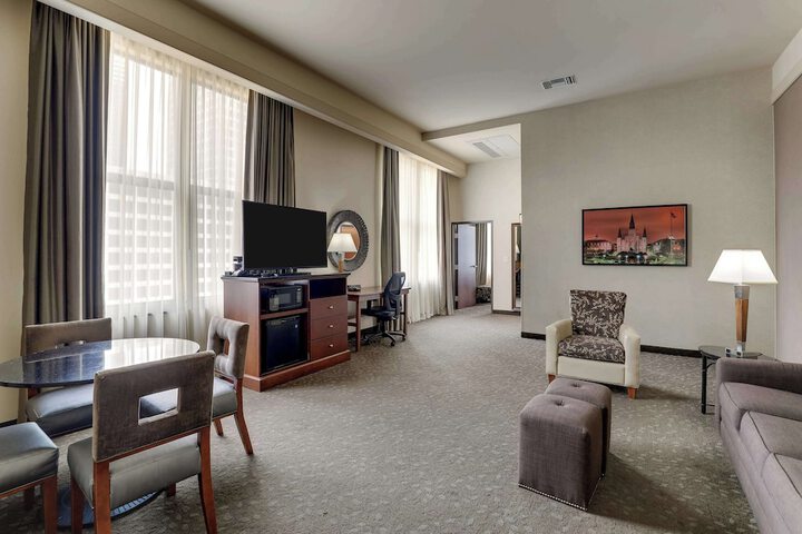 Room 33 of 60