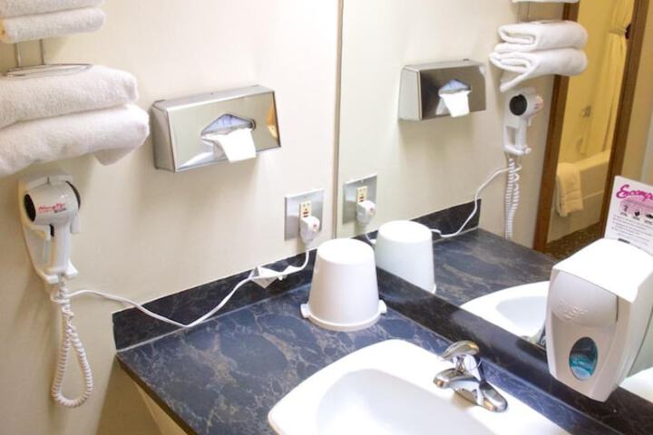 Room 4 of 28
