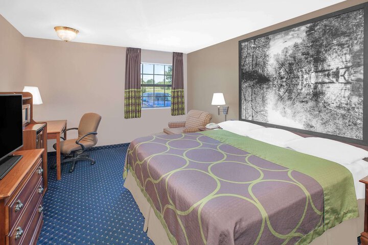 Super 8 by Wyndham Lowell / Bentonville/Rogers Area