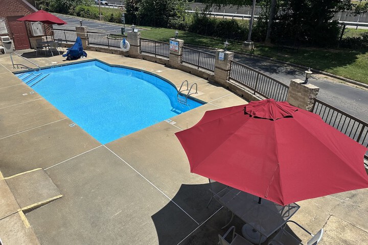Red Roof Inn & Suites Cornelius – Lake Norman