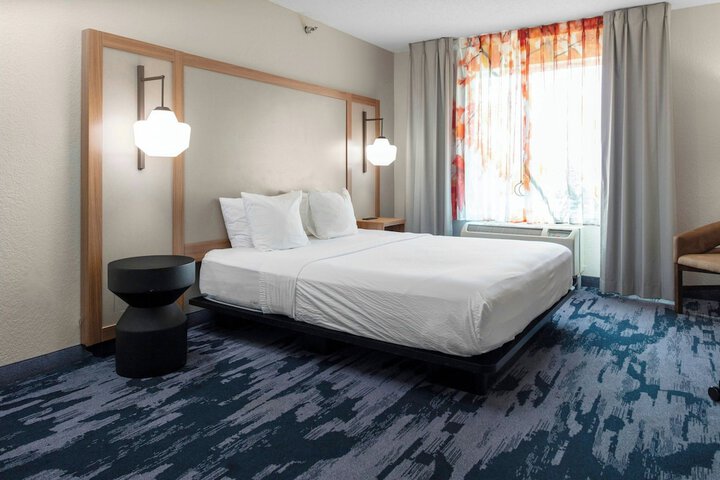 Room 27 of 47