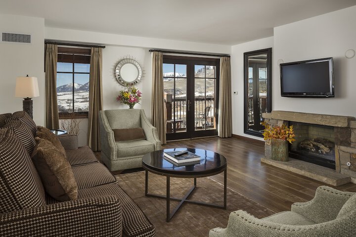 Madeline Hotel & Residences Auberge Collection